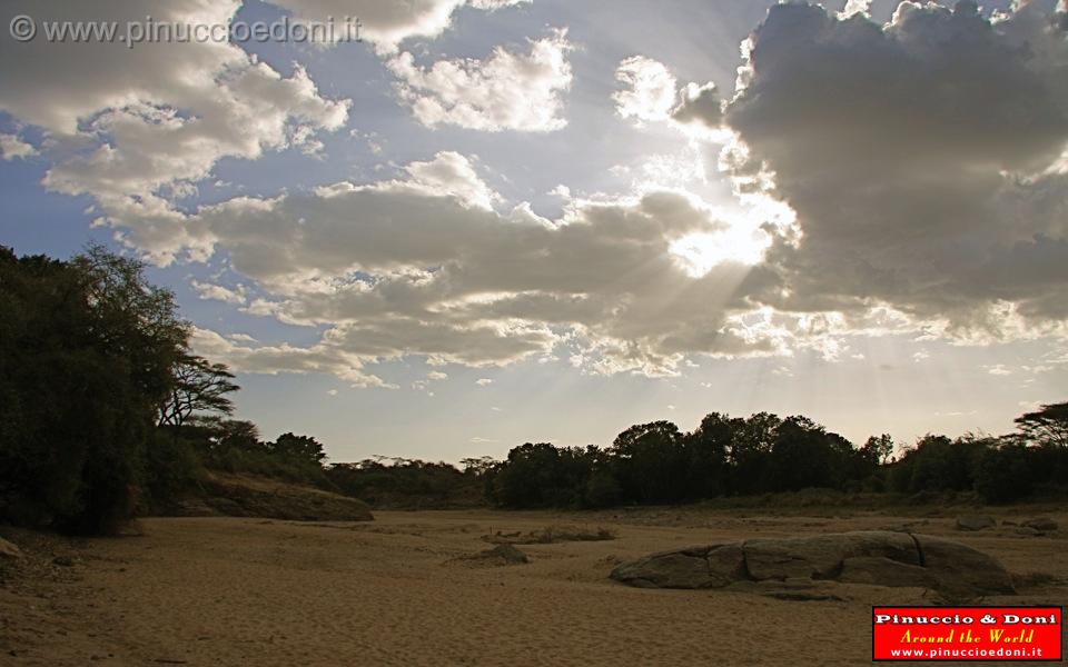 Ethiopia - 808 - Fiume in secca.jpg